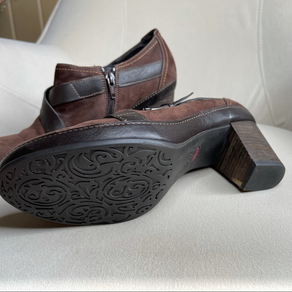 Clarks Artisan Active Air Leather Booties 9.5 - Picture 2 of 3